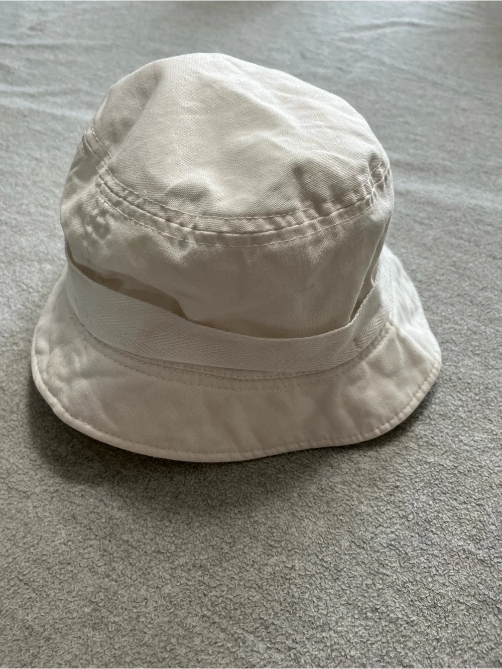 Banana Republic White Cotton Bucket Hat with Ring Accent